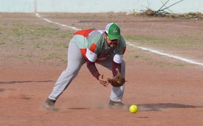 Liga Magisterial de softbol de la sección 38 del SNTE registró abultados marcadores. (ARCHIVO)