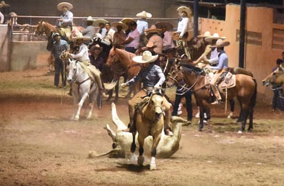 Están de regreso los “Jueves de Jaripeo”que tanto gusto ha causado entre los laguneros, con una sensacional charreada amistosa a celebrarse este 5 de marzo. (ARCHIVO)