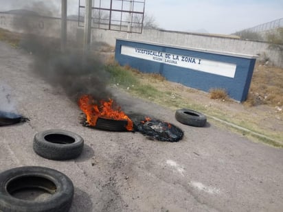 Bloquearon el acceso a la Vicefiscalía e incluso quemaron algunas llantas. (EL SIGLO DE TORREÓN)