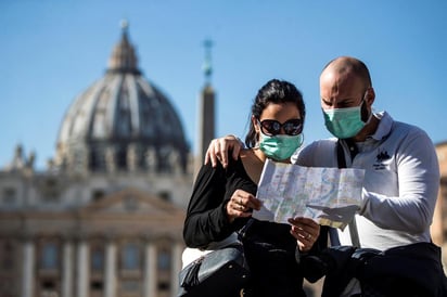 Un funcionario de la Santa Sede fue puesto en cuarentena preventiva después que un sacerdote de la Iglesia Francesa en Roma dio positivo para el virus. (ARCHIVO)