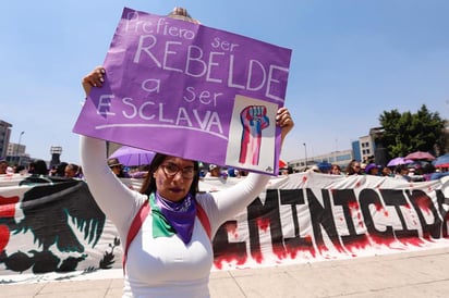  En estos momentos, cientos de mujeres se concentran en el Monumento a la Revolución para marchar contra la violencia de género en el marco del Día Internacional de la Mujer. (EL UNIVERSAL)