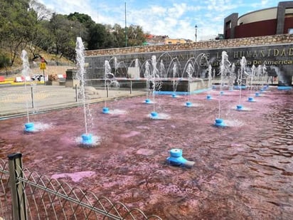 En diferentes municipios de Guanajuato comenzaron las protestas en el marco del día de la mujer. Los diferentes colectivos feministas organizaron movilizaciones a lo largo del día, hasta ahora las primeras marchas se ha registrado en Irapuato y Dolores Hidalgo. (ESPECIAL)