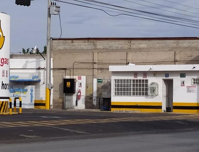 El asalto se registró la noche del sábado en una gasera ubicada en la colonia Nuevo Refugio. (EL SIGLO DE TORREÓN)