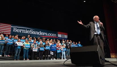 El exvicepresidente de Estados Unidos Joe Biden y el senador izquierdista Bernie Sanders, los favoritos para alzarse con la candidatura presidencial demócrata para las elecciones de noviembre, cancelaron los mítines que tenían previsto celebrar esta noche en Cleveland (Ohio) por la expansión del coronavirus. (EFE)