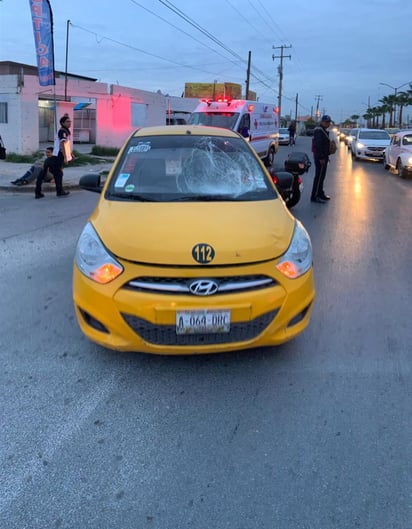 Peatón termina arrollado por un taxista, el afectado fue trasladado a un hospital y su estado de salud se reporta estable. (EL SIGLO DE TORREÓN)