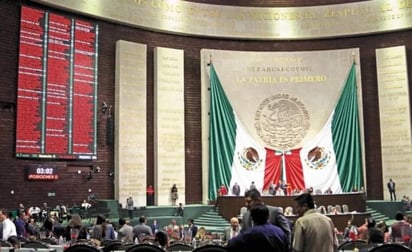 A través de la diputada Abril Alcalá Padilla, el sol azteca lamentó que las declaraciones del Presidente de la República rebasen los niveles de irresponsabilidad, al hacer referencia que no es contagiable el Covid-19 con abrazarnos y tratar de minimizar el problema. (EL UNIVERSAL)