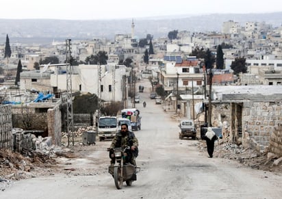 Siria ha entrado este domingo en su décimo año de guerra en medio de un alto el fuego en Idlib, el último bastión opositor del país y objeto de una ofensiva por parte de las tropas del Gobierno de Bachar al Asad durante meses. (ARCHIVO) 