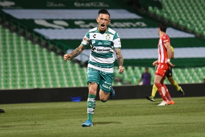 Brian Lozano anotó uno de los dos goles de Santos Laguna ante Necaxa. (JESÚS GALINDO)