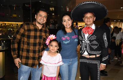 Juan, Nahomí, Omar y Elizabeth.