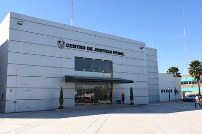 Pocas personas acuden al Centro de Justicia Penal.