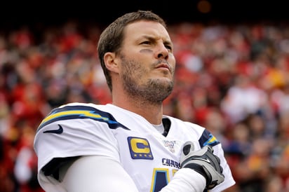 El veterano Philip Rivers dejó atrás su periodo de 16 años defendiendo a los Cargadores para jugar un año más en la NFL.