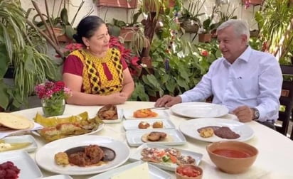 La recomendación de López Obrador contrasta incluso con la petición de la Jefa de Gobierno, Claudia Sheinbaum, quien tras anunciar cierre de cines, gimnasios y teatros en la Ciudad de México, pidió a la población no salir de casa.
(ESPECIAL)