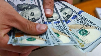 El peso mexicano se debilita esta mañana, al negociarse en 25.1529 por dólar de mayoreo a las 09:00 horas, luego del anuncio del gobierno de que el país entró a la Fase 2 de contingencia con el objetivo de disminuir al máximo los contagios por COVID-19. (ARCHIVO)