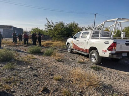 El cuerpo fue localizado en el canal de riego a la altura del fraccionamiento Santa Sofía. (EL SIGLO DE TORREÓN)