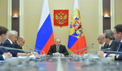 El presidente ruso, Vladímir Putin, anunció hoy el aplazamiento del plebiscito constitucional previsto para el próximo 22 de abril, y declaró la próxima semana no laborable en todo el país para contener la propagación del coronavirus. (ARCHIVO)