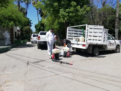 En punto del mediodía, emprendieron la sanitización del Bosque Venustiano Carranza. (EL SIGLO DE TORREÓN)