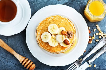 Los postres como el pastel, galletas, hot cakes, brownies y más pueden ser muy tentadores, especialmente si te encuentras en casa probablemente viendo Netflix.  (ARCHIVO) 