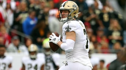 Tras el regreso de Drew Brees, Sean Payton considera que Taysom Hill será el segundo mariscal de campo de Santos de Nueva Orleans. (CORTESÍA)