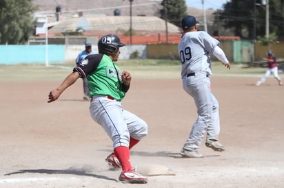 Los peloteros deberán guardar los spikes durante unos días. (ARCHIVO)