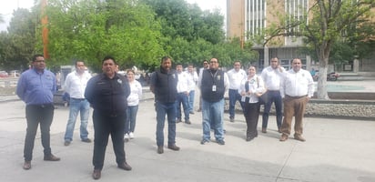 En Piedras Negras, personal del IMSS sale a protestar.