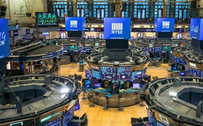 Cinco minutos después del inicio de las operaciones en la Bolsa de Nueva York, el Dow Jones retrocedía 815.26 puntos concretamente, situándose en 21.736,91 enteros, y lastrado especialmente por grandes cotizadas como Boeing (-8.24 %) y Dow Inc (-7.21 %).
(AP)