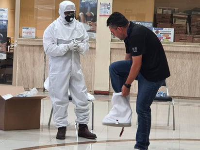 Médicos y enfermeras de distintos hospital serán dotados de equipo de protección.