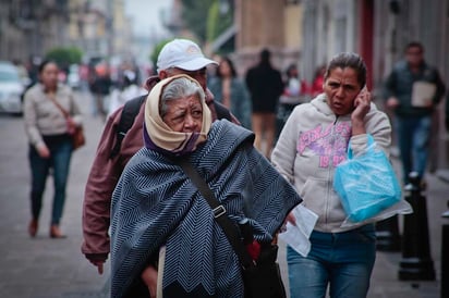 Ante la polémica acerca del aumento en los casos de neumonía atípica en el país y su relación con el nuevo coronavirus, el subsecretario de Prevención y Promoción de la Salud, Hugo López-Gatell, aseguró que se trata de dos acontecimientos diferentes. (ARCHIVO)