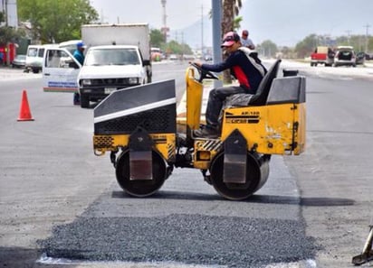 Las tareas de los departamentos operativos de la Presidencia Municipal de Monclova no se han detenido y siguen atendiendo las peticiones de los monclovenses, informó Mario Linaje, jefe del departamento de Bacheo Municipal. (EL SIGLO COAHUILA)