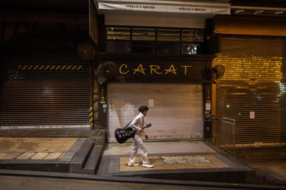 Jueces de esta ciudad aplicaron hoy las tres primeras condenas a los habitantes que violaron las normas que rigen la cuarentena para evitar la propagación del COVID-19. (ARCHIVO) 