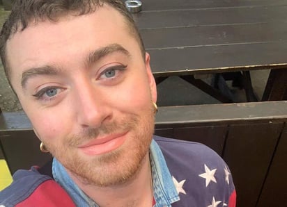 El cantante británico Sam Smith, comunicó la mañana de este lunes que el lanzamiento de su tercer disco To Die For, se pospone, además, informó que cambiará el nombre del material. (INSTAGRAM) 