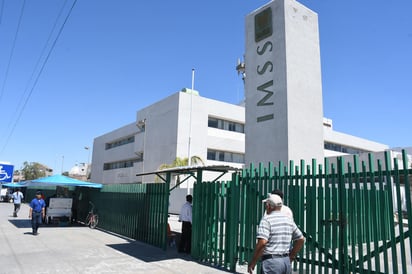 IMSS otorgará recetas resurtibles a los adultos mayores y personas con comorbilidades crónicas, grupos vulnerables ante el COVID-19. (ARCHIVO)
