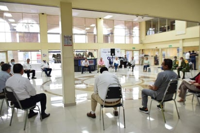 Se celebró la primera reunión del Sub Comité Regional de Salud encabezada por la Secretaría de Salud, donde anunciaron que trabajarán para atender, valorar y dar seguimiento a quienes hayan sido sospechosos de contraer el coronavirus. (EL SIGLO COAHUILA)