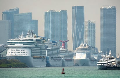 Los pasajeros de un crucero sudamericano están ansiosos por desembarcar una vez que lleguen a Florida, donde el gobernador se niega a permitirlo alegando que el estado no tiene suficientes recursos. (ARCHIVO) 