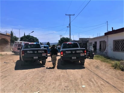 Al lugar acudieron elementos de la Dirección de Seguridad Pública Municipal (DSPM), así como los paramédicos de la Cruz Roja. (EL SIGLO DE TORREÓN)