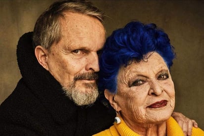 Miguel Bosé se mostró sumamente conmovido por las muestras de cariño de sus fans y por la iniciativa que tuvieron para crear, decorar y donar cubrebocas con motivos en azul, el tono que le gustaba a su mamá, Lucía Bosé, quien fallecío hace unos días. (INSTAGRAM)