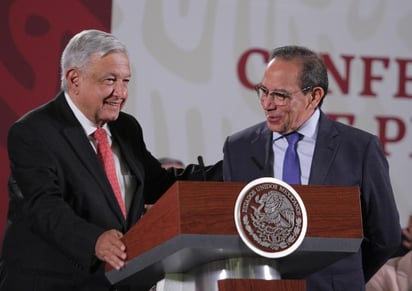 El presidente Andrés Manuel López Obrador y la Iniciativa Privada acordaron una serie de acciones para reactivar la economía debido a la crisis generada por la pandemia del coronavirus y la caída de los precios del petróleo, entre las que destaca proteger el empleo y los salarios de los trabajadores. (ARCHIVO)