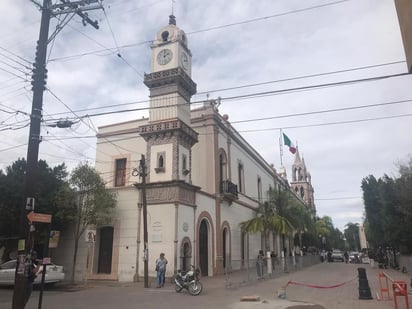 El reloj de la presidencia municipal de Lerdo originalmente se iba a iluminar de azul.