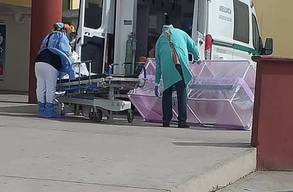 Una mujer con 35 semanas de embarazo y enferma de coronavirus en estado delicado de salud, fue trasladada a un hospital de Saltillo. (EL SIGLO COAHUILA)