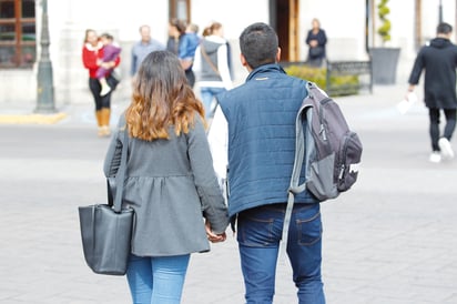 Las parejas que deciden mantenerse casadas no tienen un matrimonio 'perfecto', sino que han encontrado la forma de superar las adversidades y de ocuparse de su salud mental para aportar cosas positivas a la familia.