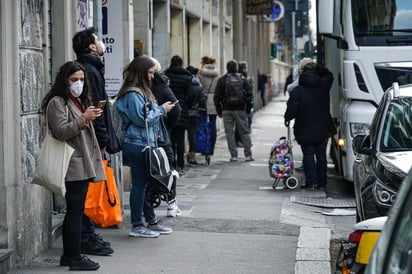 También el número de fallecidos se está reduciendo progresivamente, pero adelantó que todavía no hay que bajar la guardia e hizo un llamamiento a la responsabilidad. (EFE)