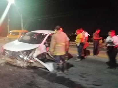 La camioneta siniestrada es una Honda CV de color blanco de reciente modelo que registró diversos daños materiales de consideración. (EL SIGLO DE TORREÓN)