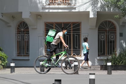 Las ventas de entrega a domicilio de restaurantes casi se cuadruplicaron en América Latina los últimos cinco años, donde los factores socioeconómicos e inclusive la pandemia del coronavirus impulsan la demanda. (ARCHIVO) 