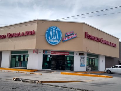 Elementos de las diversas corporaciones llegaron al lugar para tomar conocimiento del atraco. (EL SIGLO DE TORREÓN)