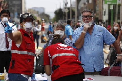 Con el 50 % de la población infectada con el COVID-19, Canadá sufriría 220,000 muertes. (EFE) 