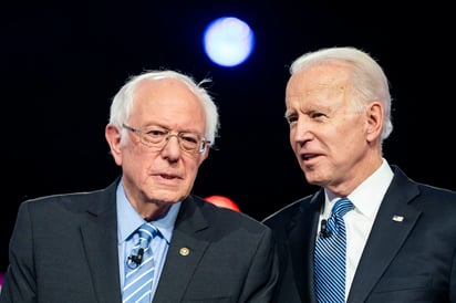 Sanders (i) ha manifestado su respaldo a Biden (d) mucho antes de cuando lo hizo con Clinton. (ARCHIVO) 