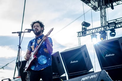 Estilo único.  Samuel Alonso Espino García (SÁEG) es un músico lagunero que ha fusionado su talento con artistas como Caloncho, Alex Ferreira, Moderatto, el Sabino, entre otros.