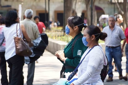 Los diputados hicieron un llamado a la ciudadanía a respetar la labor que realizan profesionales de la salud.