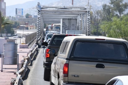 La Iniciativa Privada hizo un llamado a agilizar el paso vehicular en estos filtros colocados. (EL SIGLO DE TORREÓN)