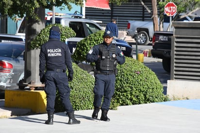 Patrulleros de la Policía Municipal detuvieron al de la moto.