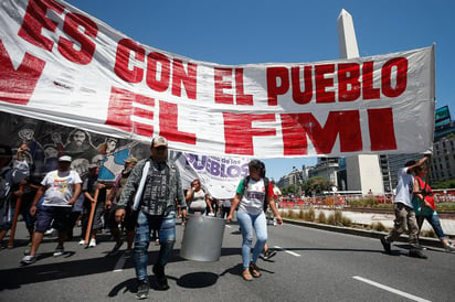 El ministro de Economía de Argentina, Martín Guzmán, insistió este domingo en que su país no puede pagar a nadie su deuda, ni a los acreedores privados, a quienes lanzó una oferta de canje el pasado viernes, ni al Fondo Monetario Internacional. (ARCHIVO)